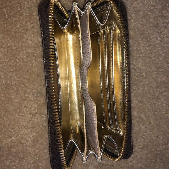 Michael Kors Wristlet Wallet Bag - Picture 2 of 3